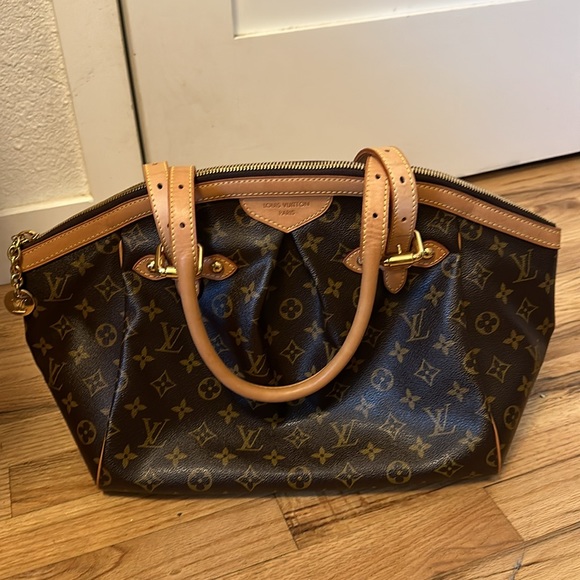 Authentic Louis Vuitton Tivoli GM - Picture 3 of 17